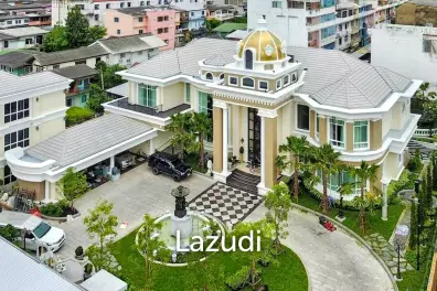 5 Bed 6 Bath Luxury Mansion in Central Bangkok – 517 SQ.W. of Land, Pool, Office Buildin in Din Daeng District