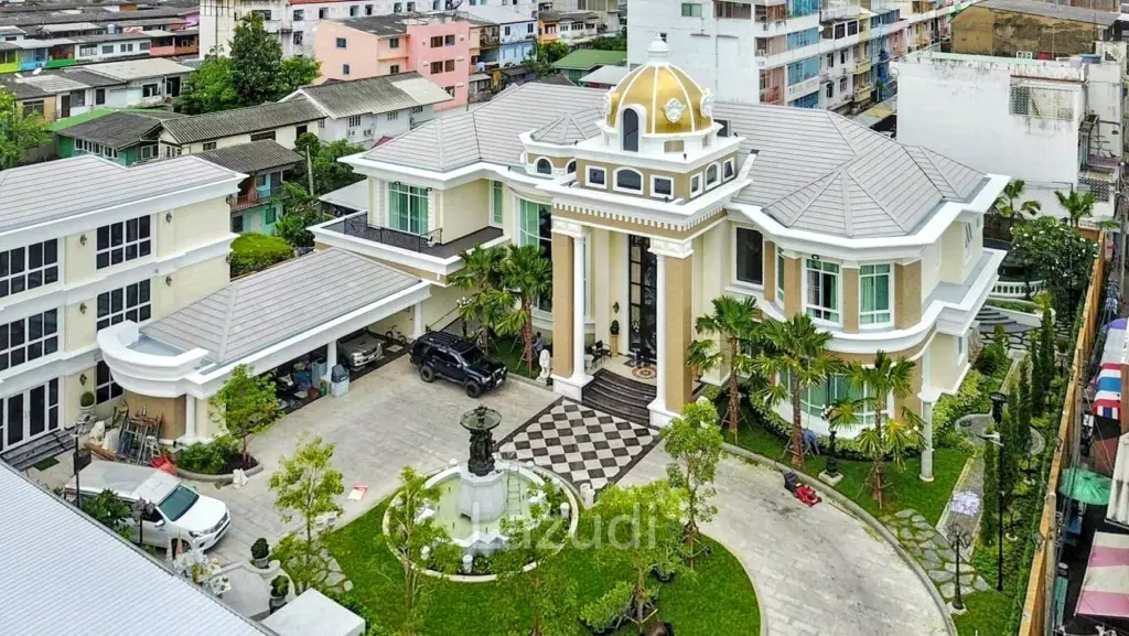 5 Bed 6 Bath Luxury Mansion in Central Bangkok – 517 SQ.W. of Land, Pool, Office Buildin in Din Daeng District