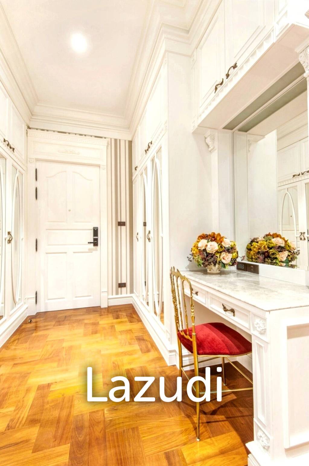 5 Bed 6 Bath Luxury Mansion in Central Bangkok – 517 SQ.W. of Land, Pool, Office Buildin in Din Daeng District