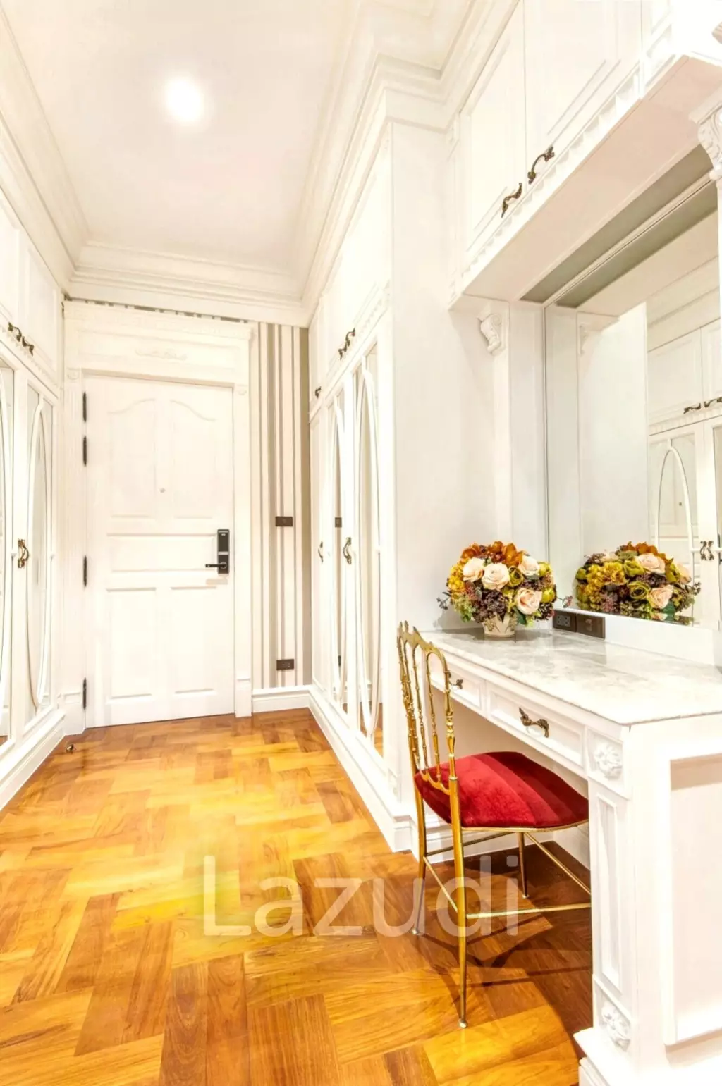 5 Bed 6 Bath Luxury Mansion in Central Bangkok – 517 SQ.W. of Land, Pool, Office Buildin in Din Daeng District