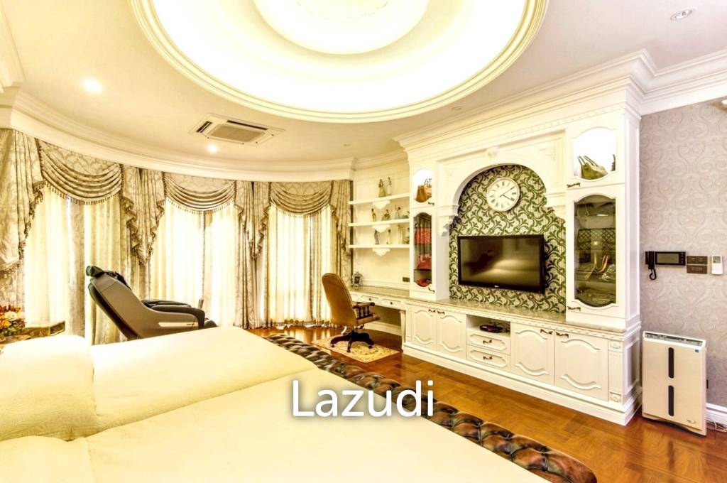 5 Bed 6 Bath Luxury Mansion in Central Bangkok – 517 SQ.W. of Land, Pool, Office Buildin in Din Daeng District