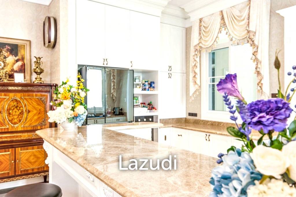 5 Bed 6 Bath Luxury Mansion in Central Bangkok – 517 SQ.W. of Land, Pool, Office Buildin in Din Daeng District