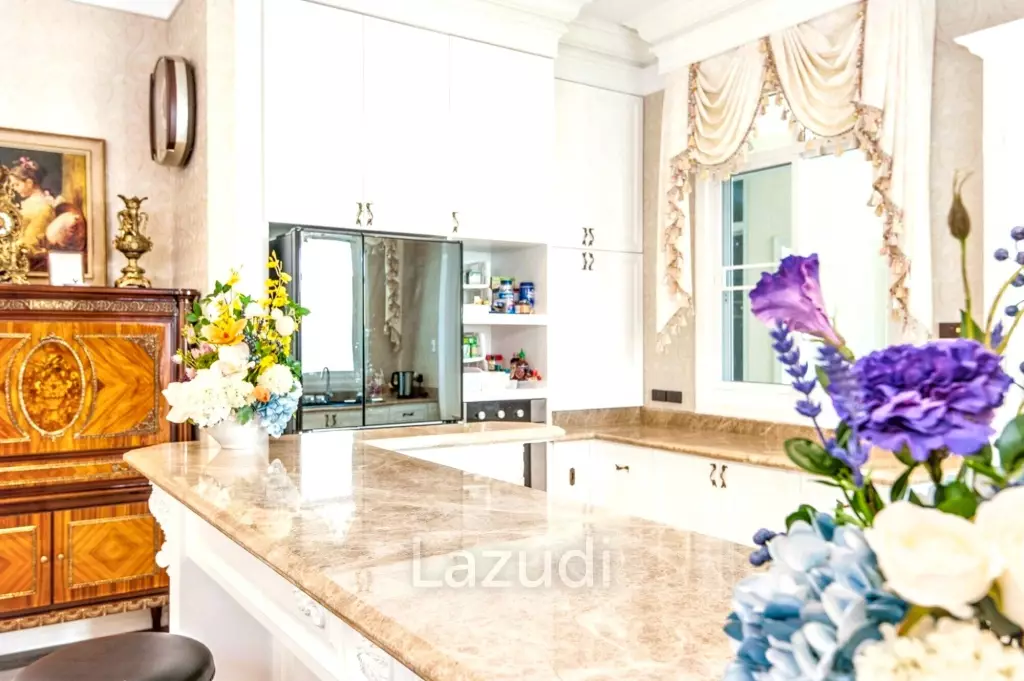 5 Bed 6 Bath Luxury Mansion in Central Bangkok – 517 SQ.W. of Land, Pool, Office Buildin in Din Daeng District