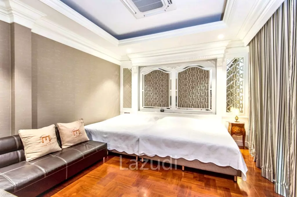 5 Bed 6 Bath Luxury Mansion in Central Bangkok – 517 SQ.W. of Land, Pool, Office Buildin in Din Daeng District