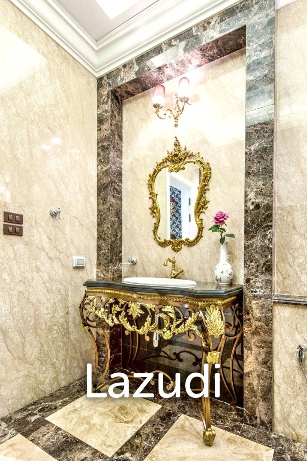 5 Bed 6 Bath Luxury Mansion in Central Bangkok – 517 SQ.W. of Land, Pool, Office Buildin in Din Daeng District