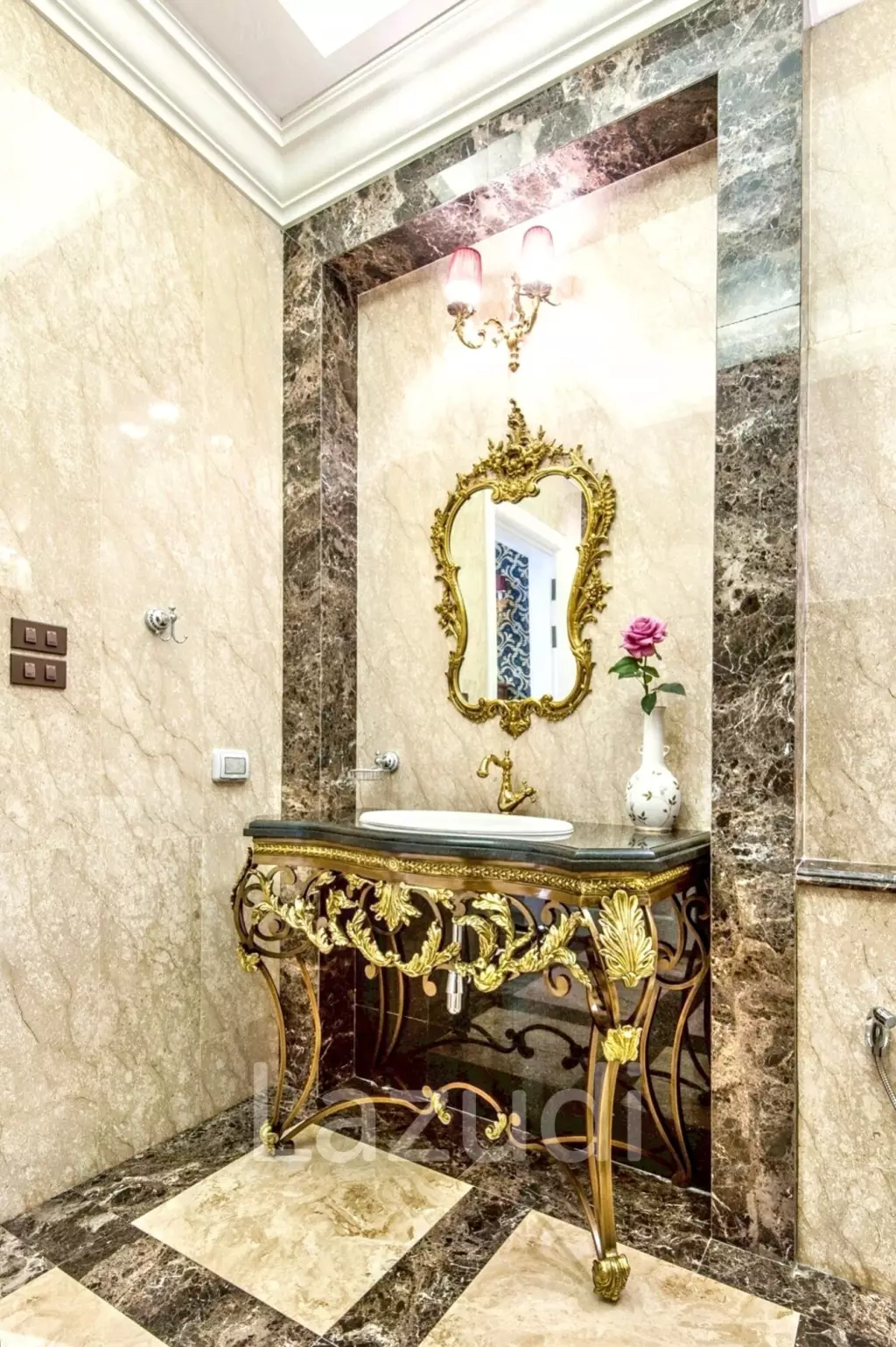 5 Bed 6 Bath Luxury Mansion in Central Bangkok – 517 SQ.W. of Land, Pool, Office Buildin in Din Daeng District