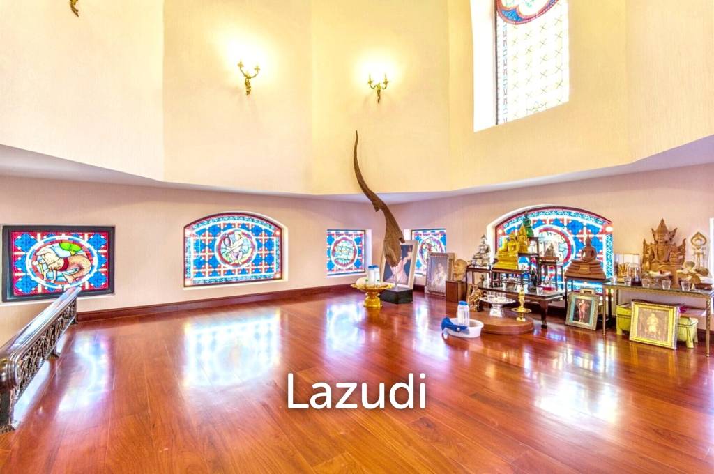 5 Bed 6 Bath Luxury Mansion in Central Bangkok – 517 SQ.W. of Land, Pool, Office Buildin in Din Daeng District