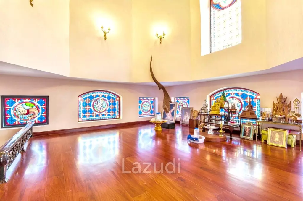 5 Bed 6 Bath Luxury Mansion in Central Bangkok – 517 SQ.W. of Land, Pool, Office Buildin in Din Daeng District