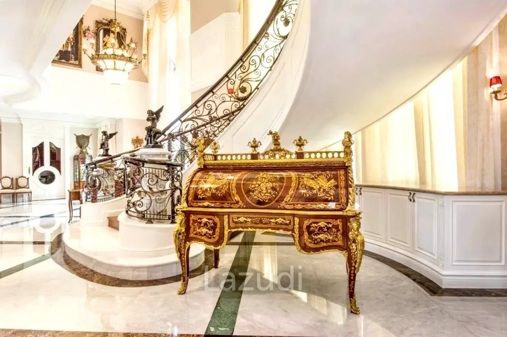 5 Bed 6 Bath Luxury Mansion in Central Bangkok – 517 SQ.W. of Land, Pool, Office Buildin in Din Daeng District