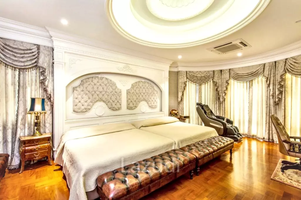 5 Bed 6 Bath Luxury Mansion in Central Bangkok – 517 SQ.W. of Land, Pool, Office Buildin in Din Daeng District