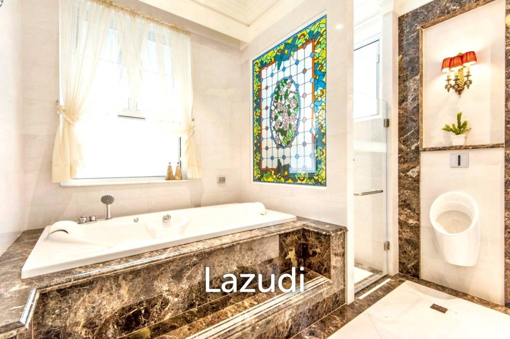 5 Bed 6 Bath Luxury Mansion in Central Bangkok – 517 SQ.W. of Land, Pool, Office Buildin in Din Daeng District