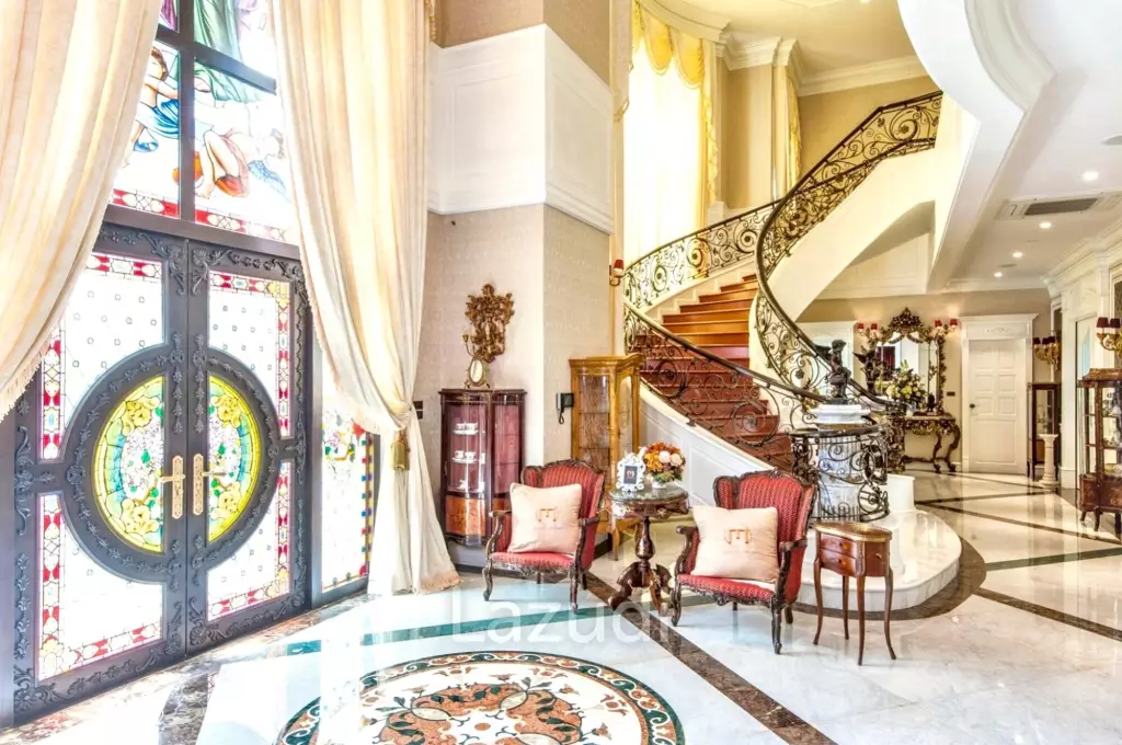 5 Bed 6 Bath Luxury Mansion in Central Bangkok – 517 SQ.W. of Land, Pool, Office Buildin in Din Daeng District
