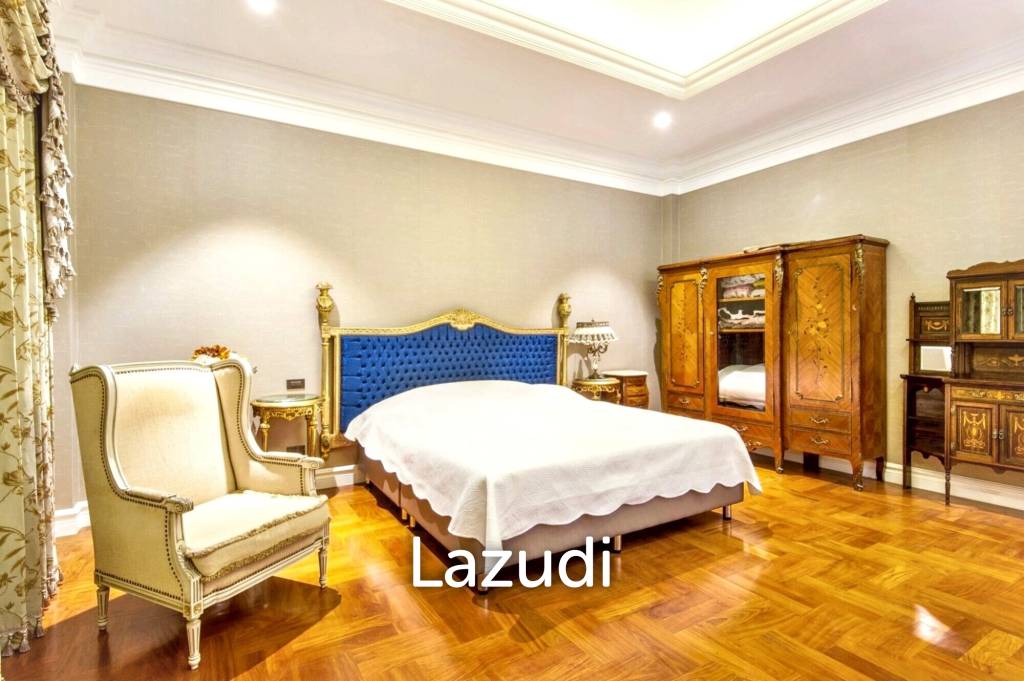 5 Bed 6 Bath Luxury Mansion in Central Bangkok – 517 SQ.W. of Land, Pool, Office Buildin in Din Daeng District