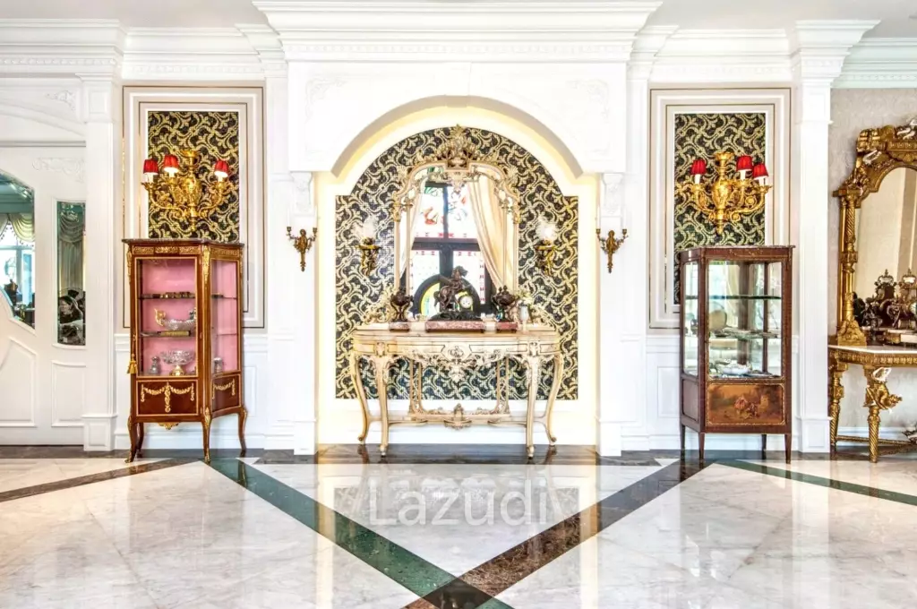 5 Bed 6 Bath Luxury Mansion in Central Bangkok – 517 SQ.W. of Land, Pool, Office Buildin in Din Daeng District