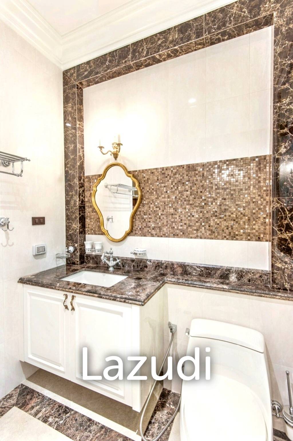 5 Bed 6 Bath Luxury Mansion in Central Bangkok – 517 SQ.W. of Land, Pool, Office Buildin in Din Daeng District