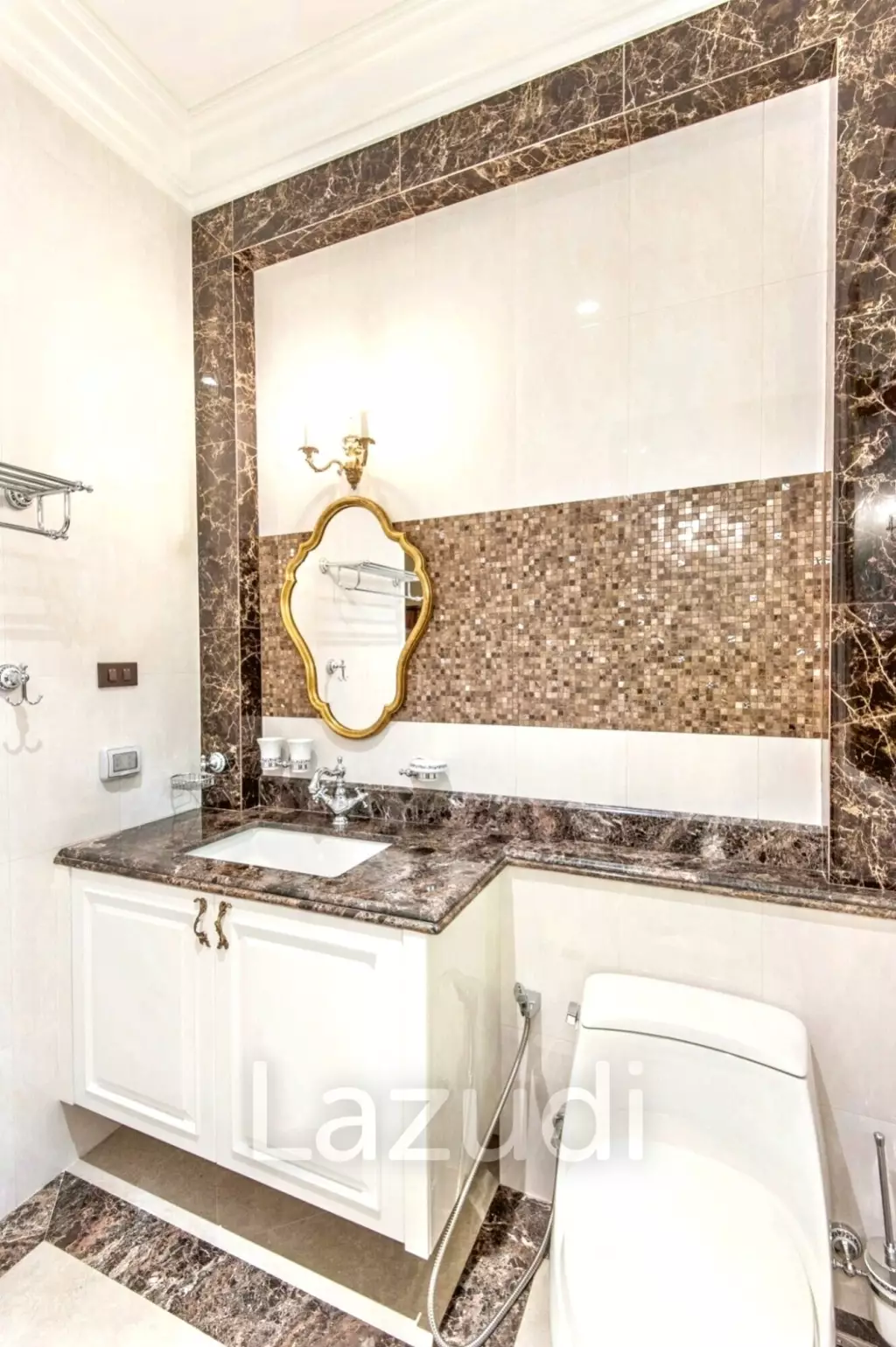 5 Bed 6 Bath Luxury Mansion in Central Bangkok – 517 SQ.W. of Land, Pool, Office Buildin in Din Daeng District