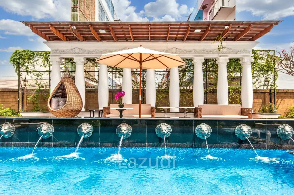 5 Bed 6 Bath Luxury Mansion in Central Bangkok – 517 SQ.W. of Land, Pool, Office Buildin in Din Daeng District