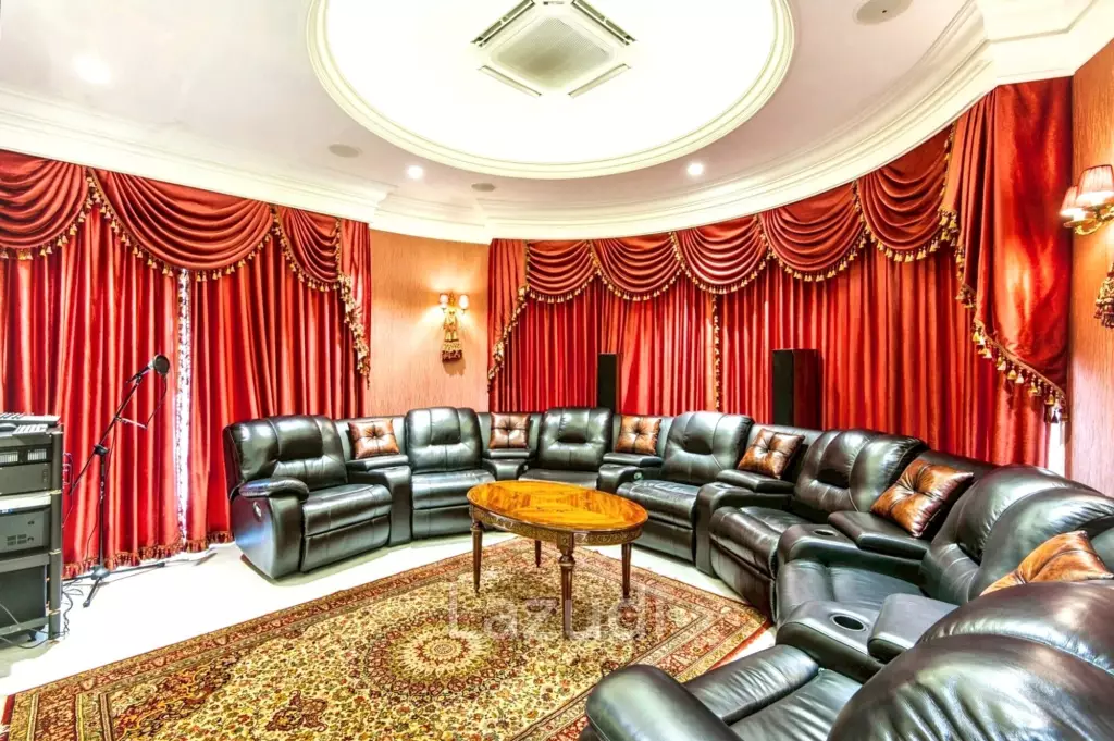 5 Bed 6 Bath Luxury Mansion in Central Bangkok – 517 SQ.W. of Land, Pool, Office Buildin in Din Daeng District