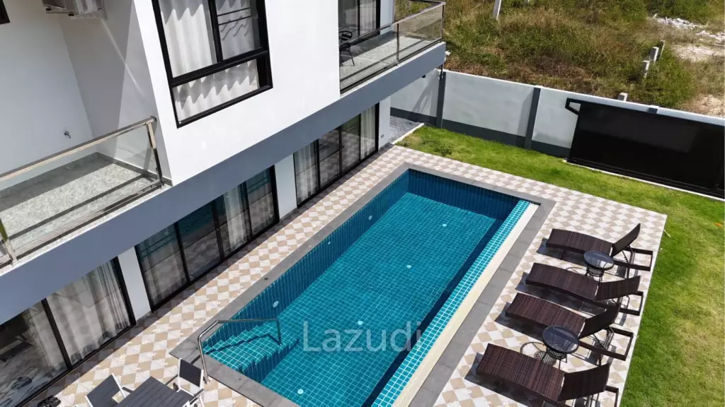 Stunning 5 bedroom Pool Villa in Sai Thai.