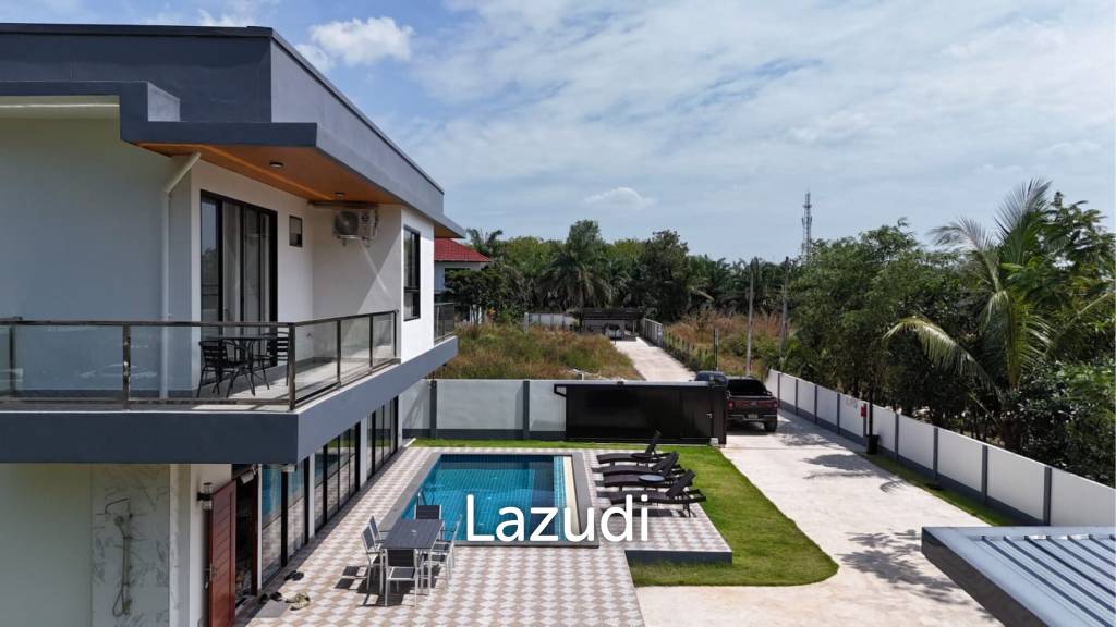 Stunning 5 bedroom Pool Villa in Sai Thai.