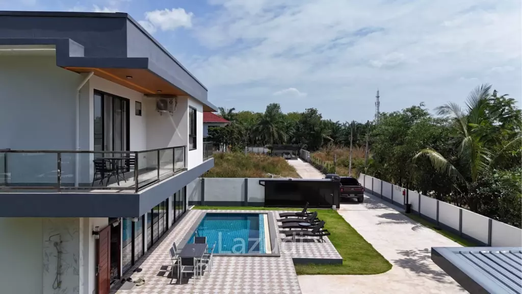 Stunning 5 bedroom Pool Villa in Sai Thai.