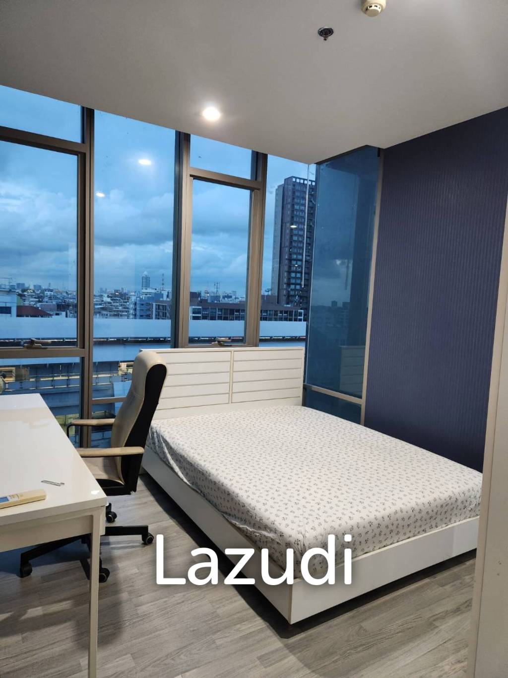 2 Bed 2 Bath 89 SQ.M. The Room BTS Wongwianyai