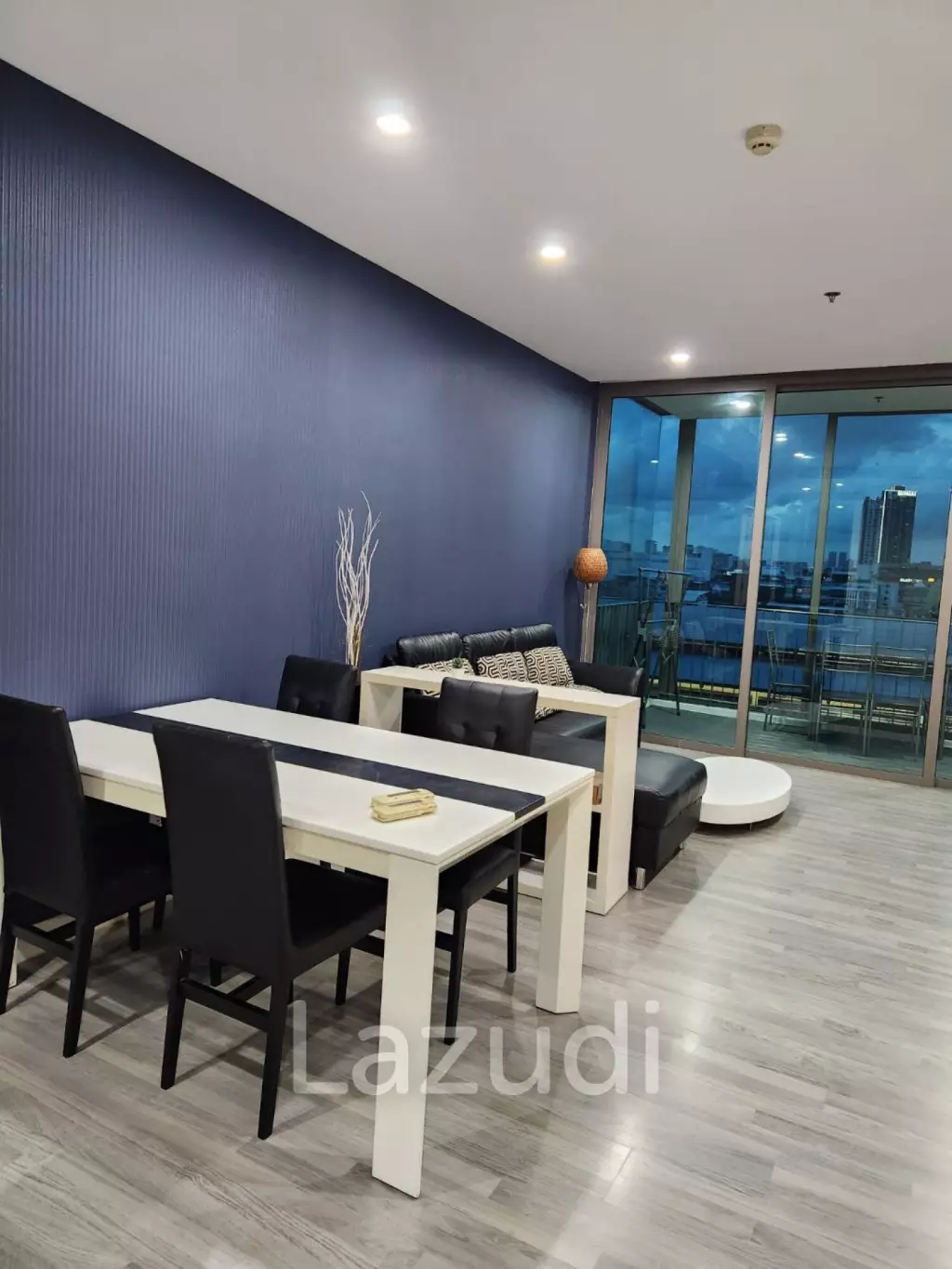 2 Bed 2 Bath 89 SQ.M. The Room BTS Wongwianyai