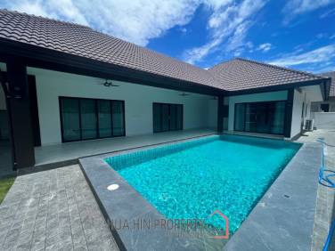 SOI 70: 3 bed pool villa