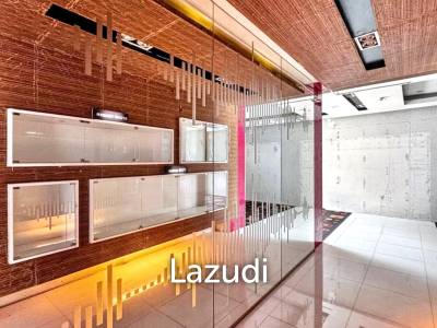 Luxurious Retail Office Space for Rent in Khlong Tan