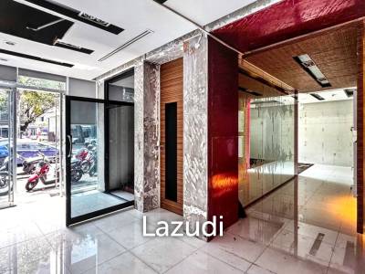 Luxurious Retail Office Space for Rent in Khlong Tan