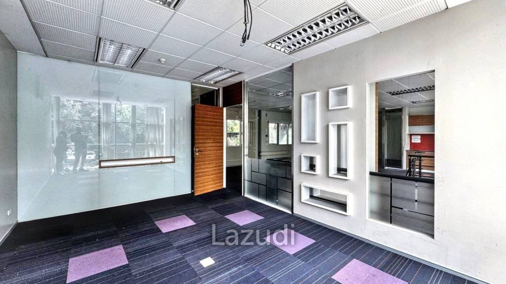 Luxurious Retail Office Space for Rent in Khlong Tan