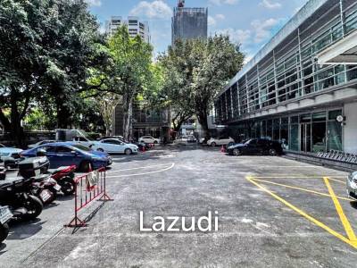 Luxurious Retail Office Space for Rent in Khlong Tan