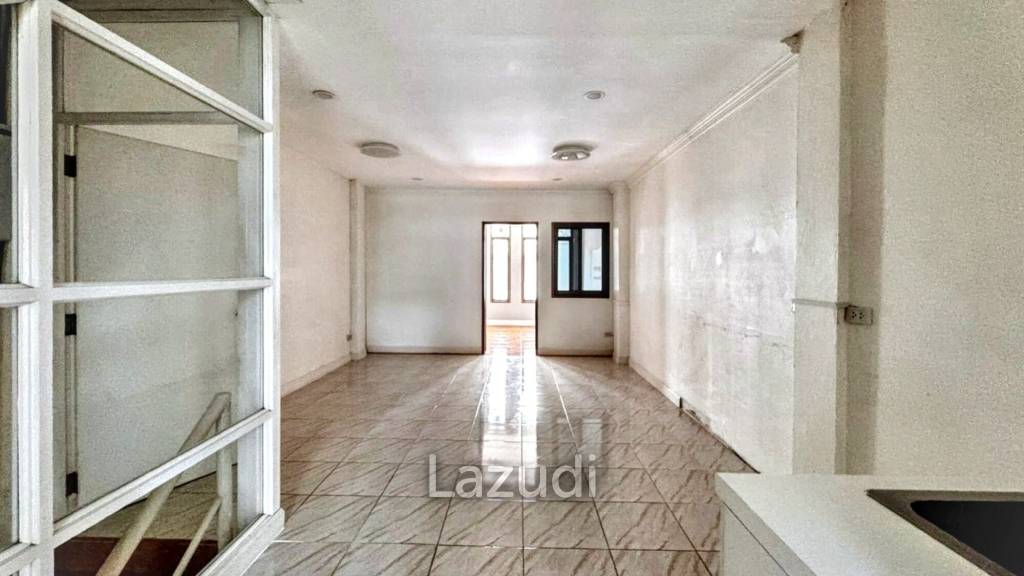Premium Retail Space in Khlong Toei Bangkok