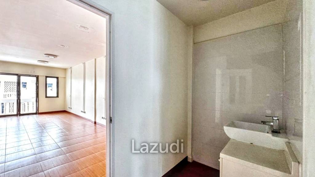 Premium Retail Space in Khlong Toei Bangkok