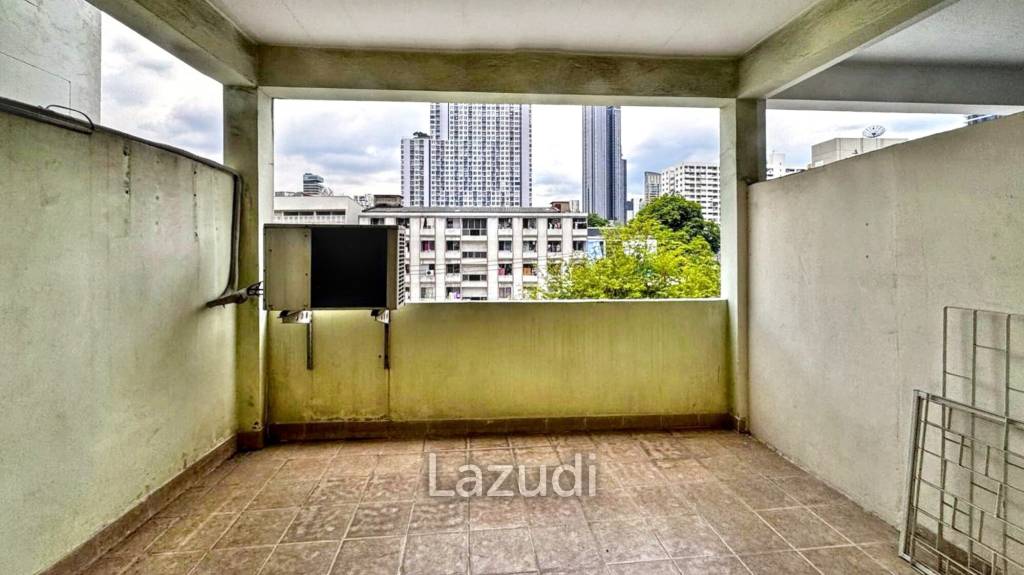 Premium Retail Space in Khlong Toei Bangkok