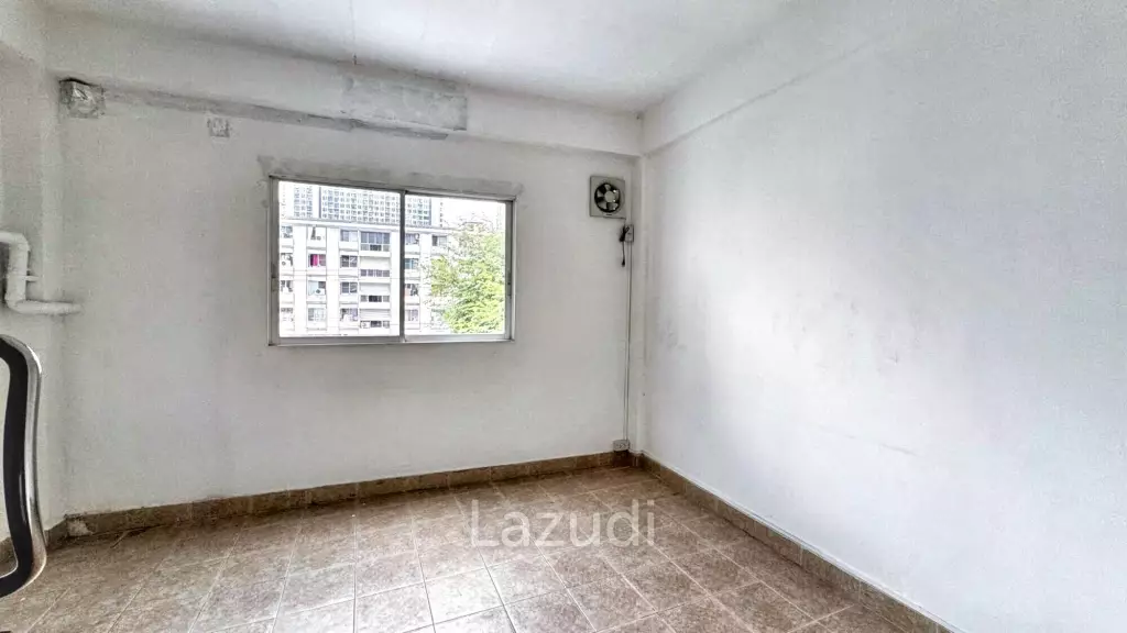 Luxury Home Office in Central Khlong Toei