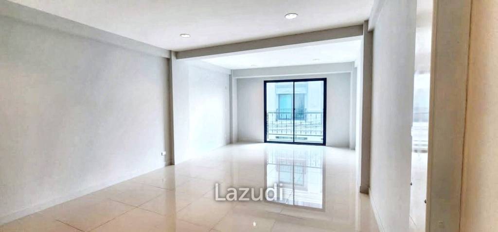 Front Unit Home Office near BTS On Nut | 4.5 Floors
