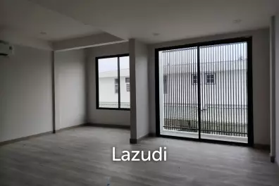 Modern Home Office for Rent – Ekkamai 22, 200 SQM