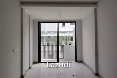Modern Home Office for Rent – Ekkamai 22, 200 SQM