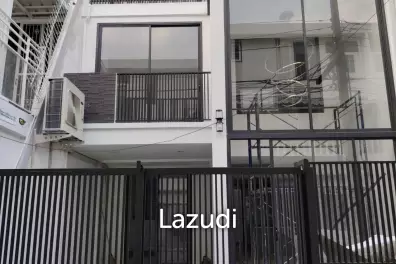 Modern Home Office for Rent – Ekkamai 22, 200 SQM