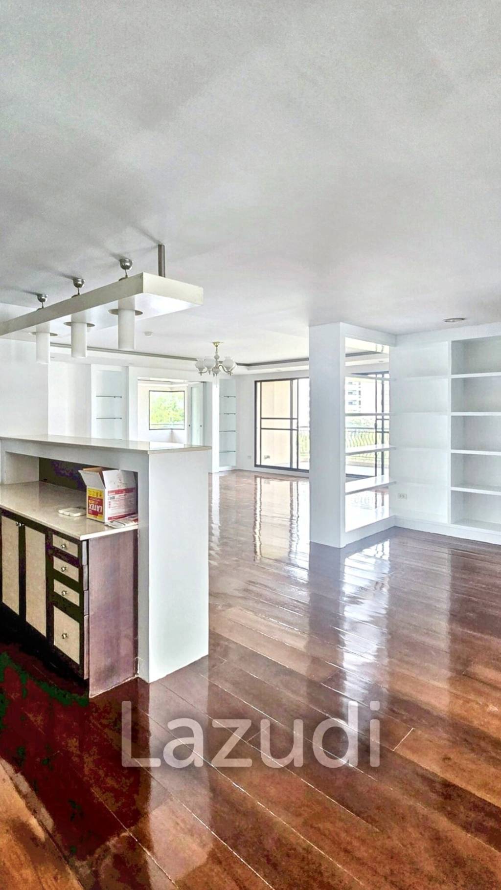 3 Bed 2 Bath 292 SQ.M Prime Mansion Promphong