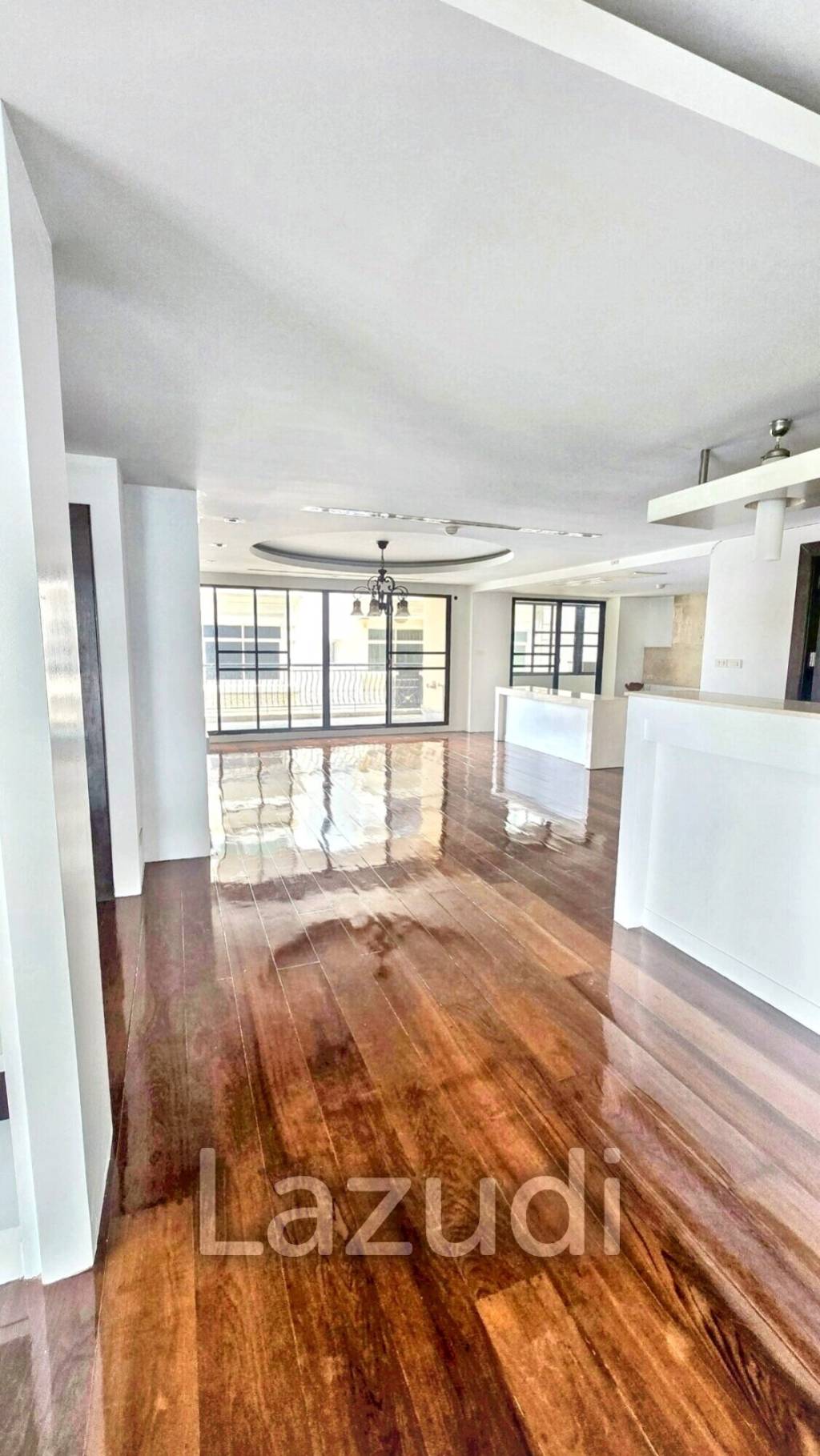 3 Bed 2 Bath 292 SQ.M Prime Mansion Promphong