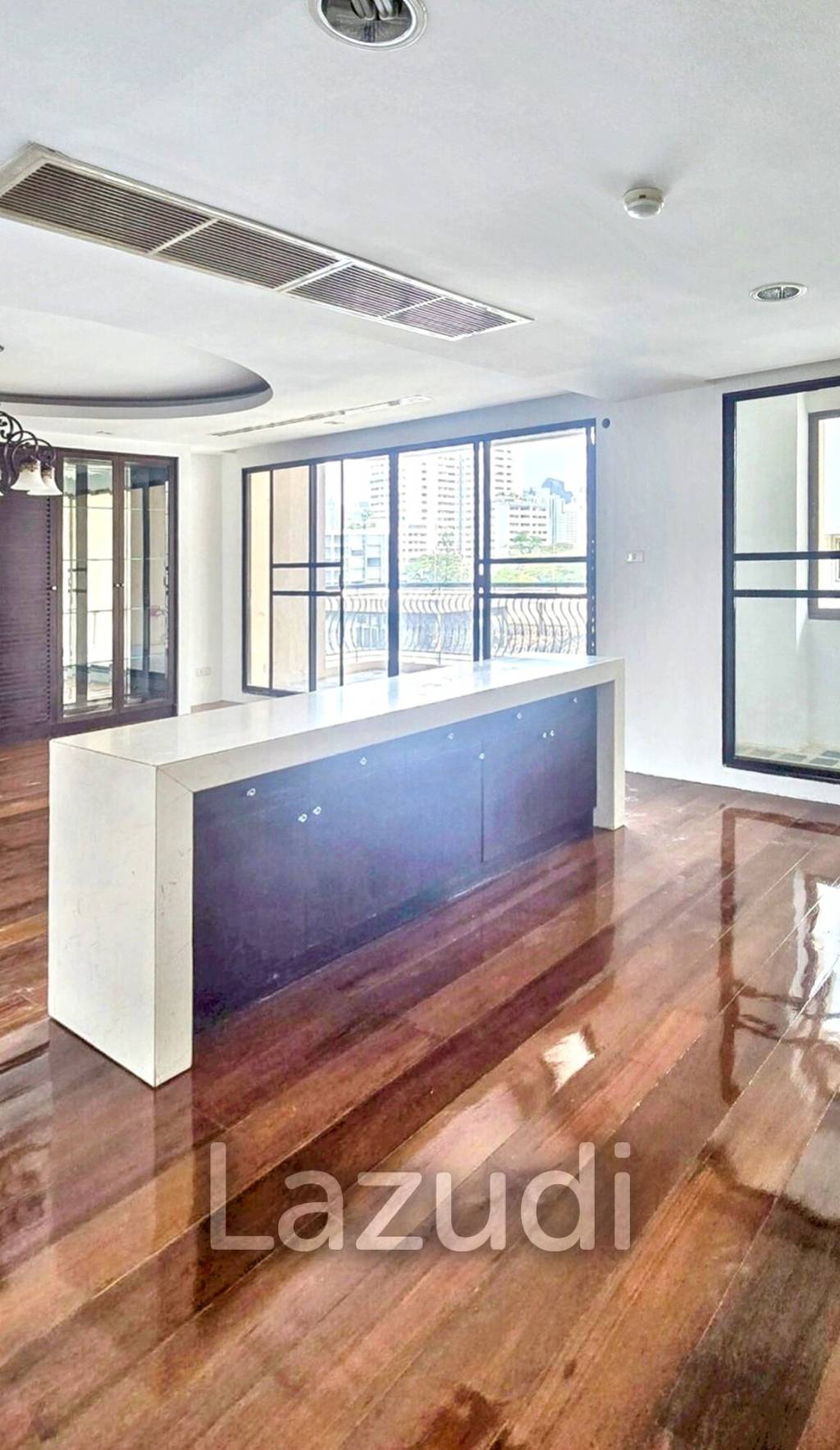 3 Bed 2 Bath 292 SQ.M Prime Mansion Promphong