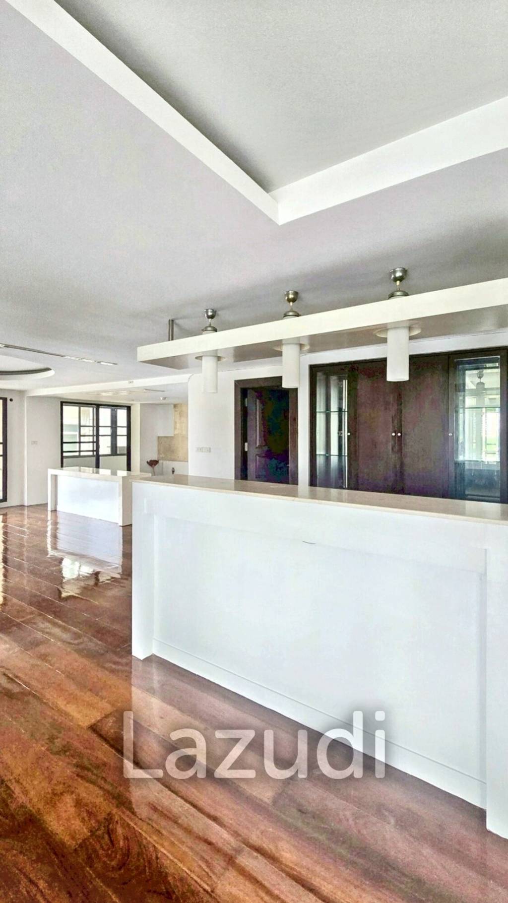 3 Bed 2 Bath 292 SQ.M Prime Mansion Promphong