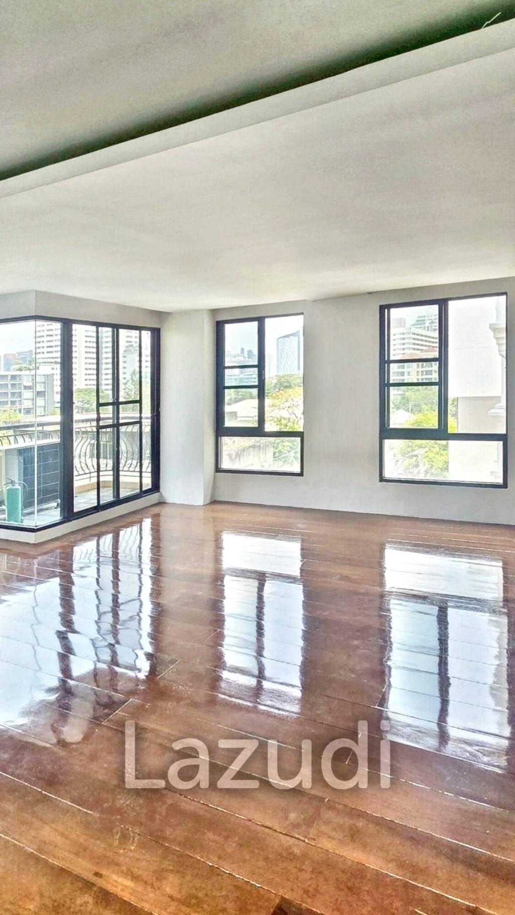 3 Bed 2 Bath 292 SQ.M Prime Mansion Promphong