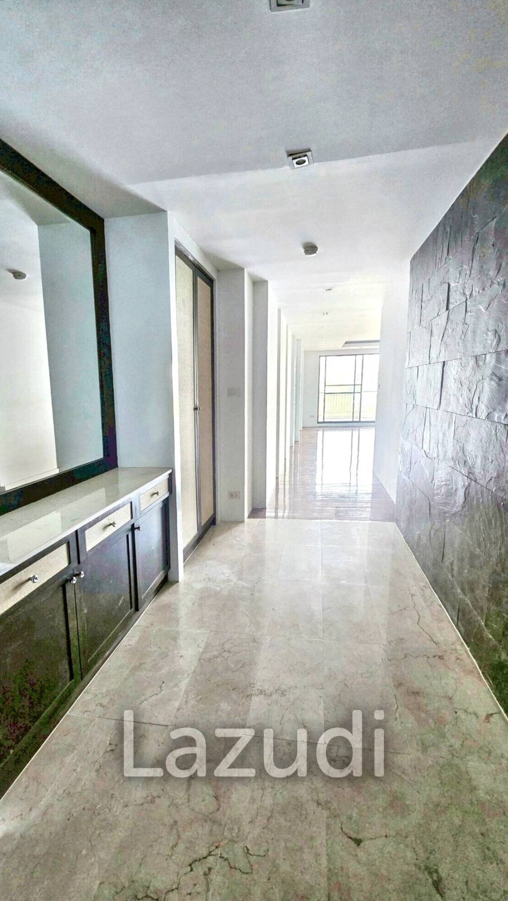3 Bed 2 Bath 292 SQ.M Prime Mansion Promphong