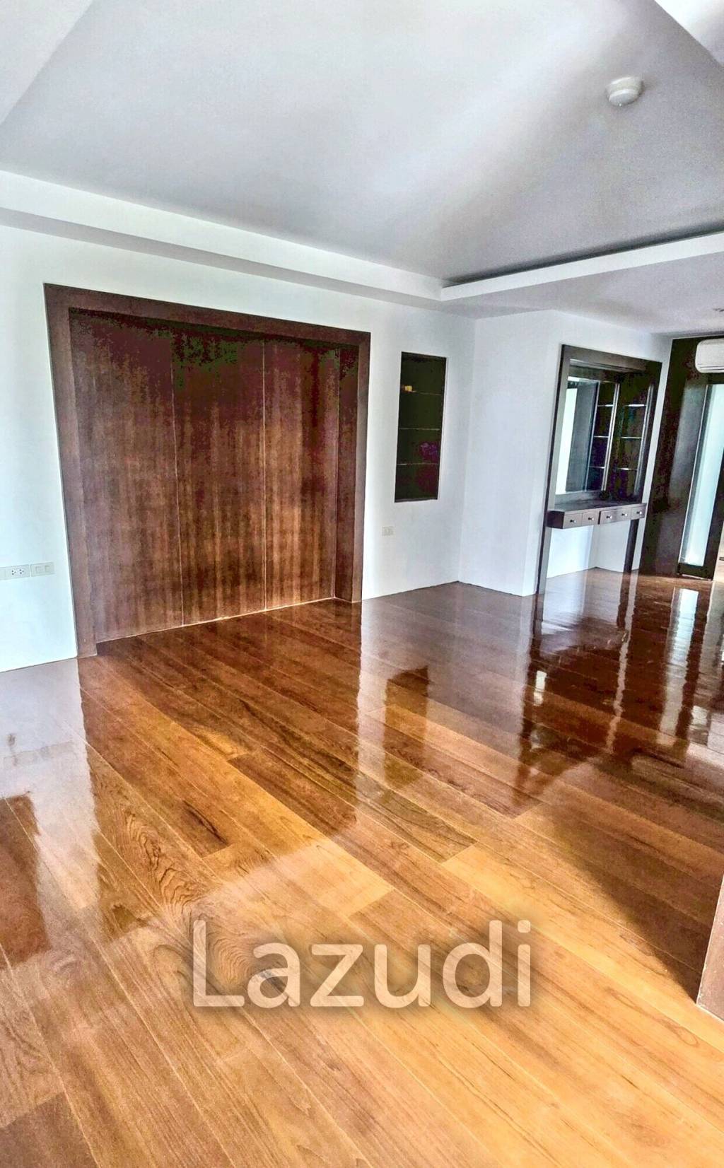 3 Bed 2 Bath 292 SQ.M Prime Mansion Promphong