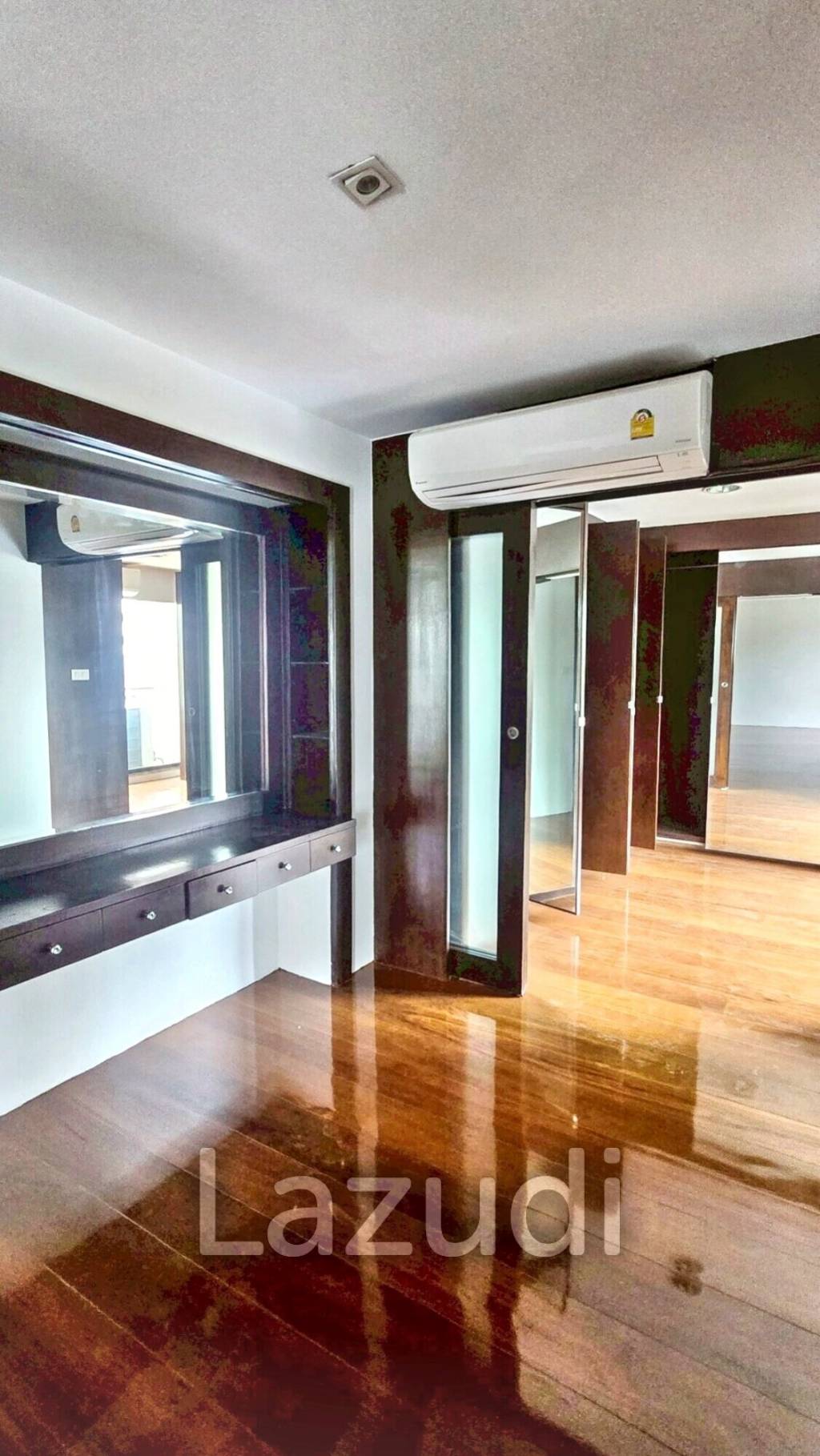 3 Bed 2 Bath 292 SQ.M Prime Mansion Promphong