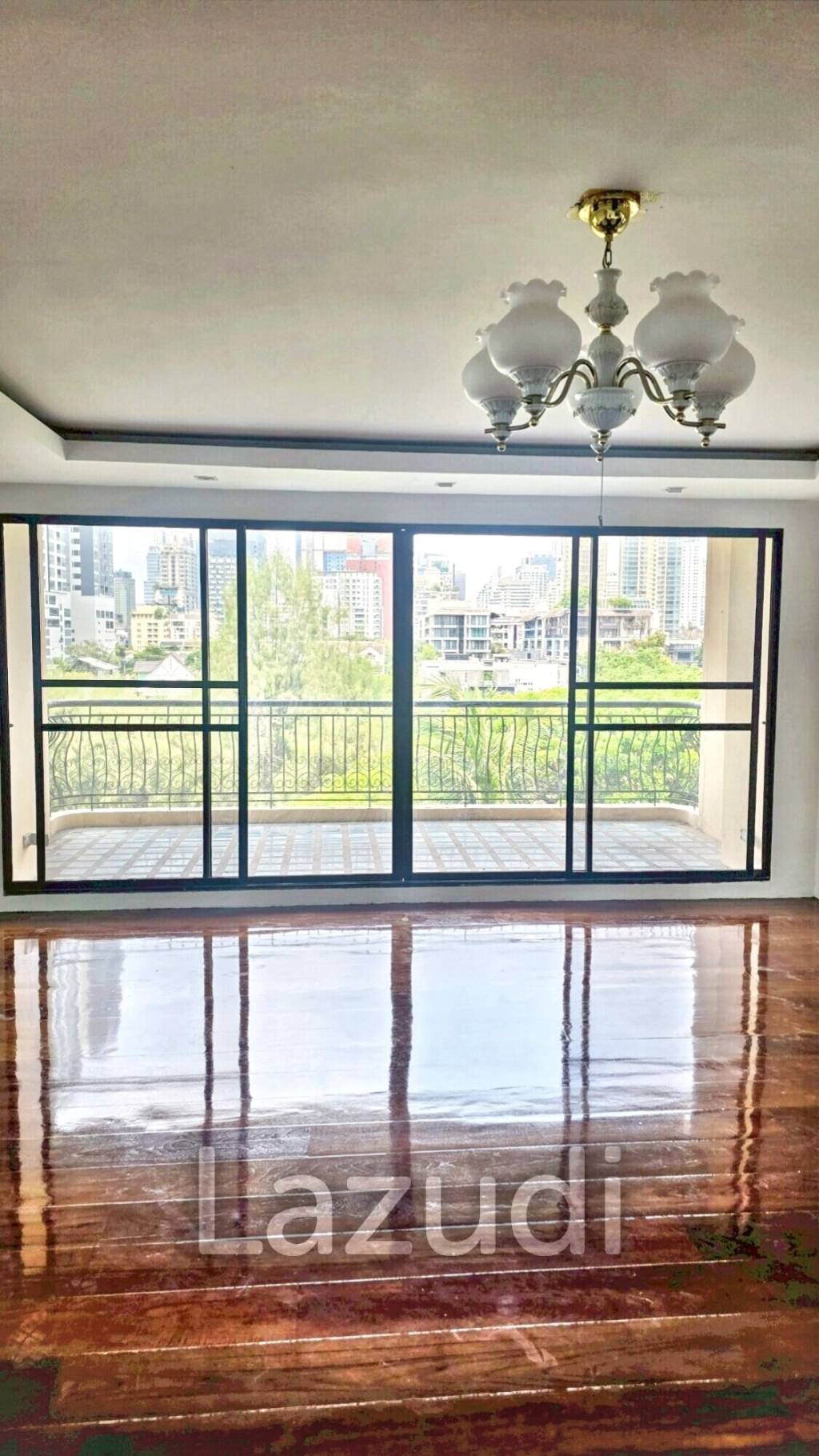 3 Bed 2 Bath 292 SQ.M Prime Mansion Promphong