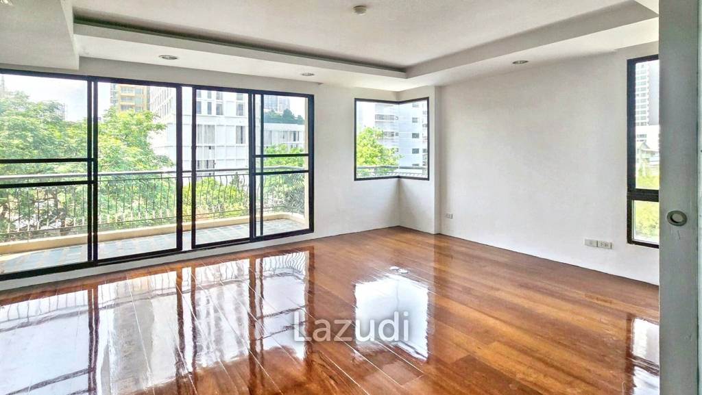 3 Bed 2 Bath 292 SQ.M Prime Mansion Promphong
